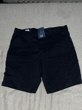 GAP Men's Black Flat-Front Shorts